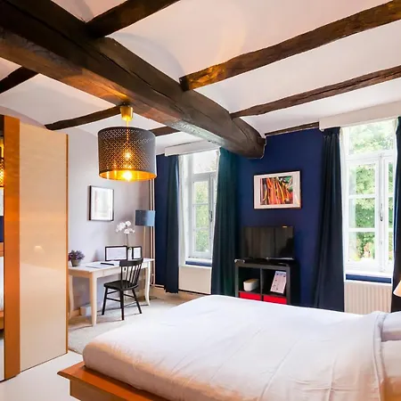 Au Petit Dragon Bed & Breakfast 3*